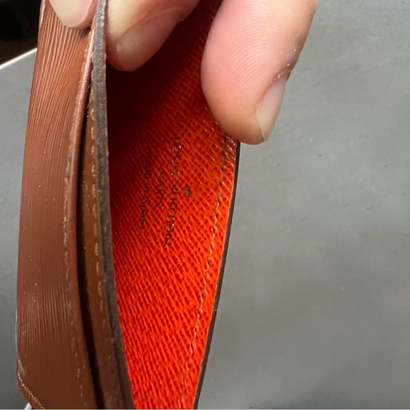 Louis Vuitton epi leather card holder. - Picture 4 of 4